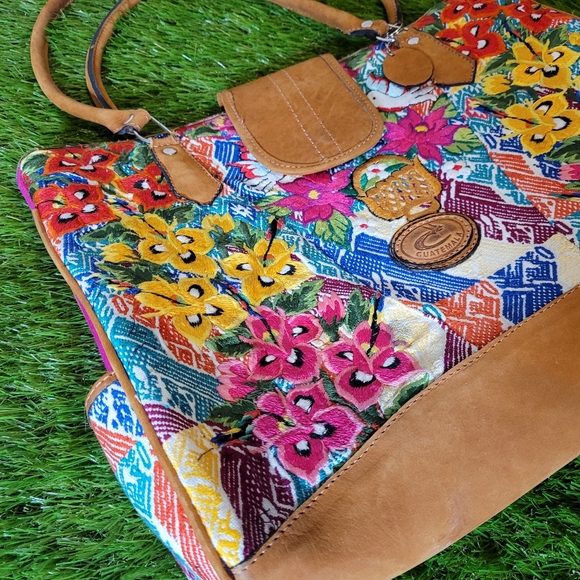 Guatemala Huipil Bag with Leather Handles - Picture 3 of 7